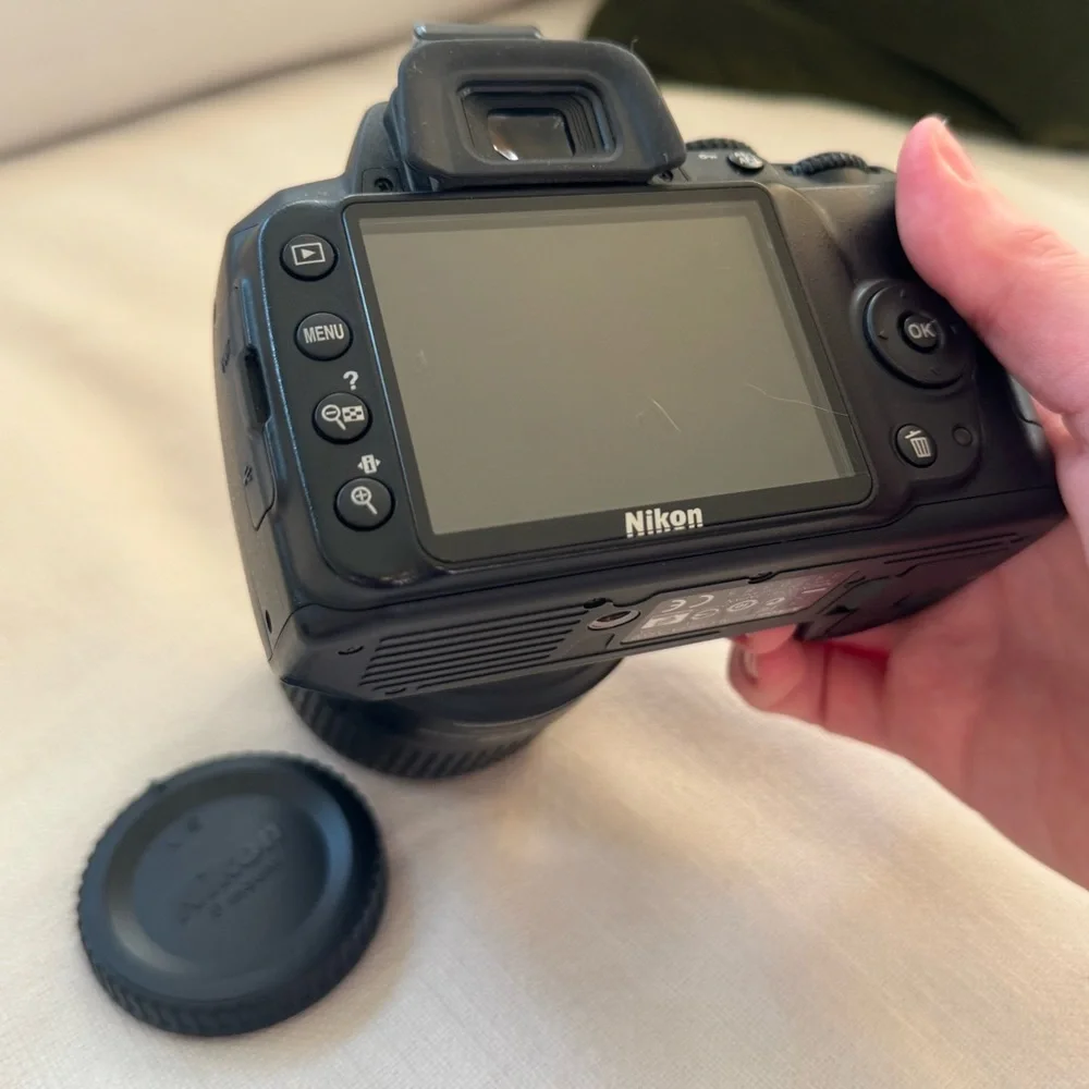 Nikon D3000 10.2MP Digital SLR Camera, 18-55mm f/3.5-5.6G AF-S DX VR Nikkor Lens